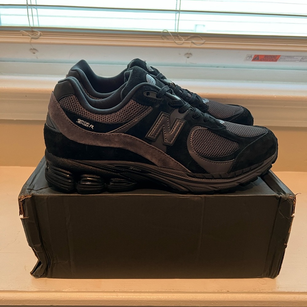 Brand New Black And Grey New Balance 2002r Size 9.5 Mens